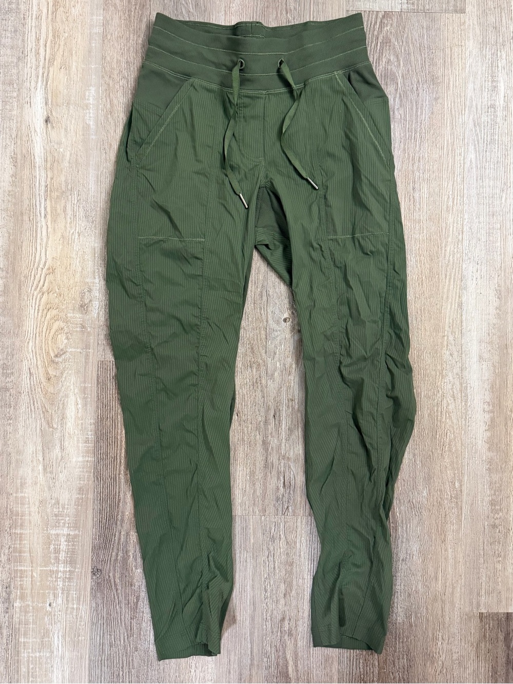 Lululemon Women’s Street to Studio Pant III in Green, size 4 like NEW
